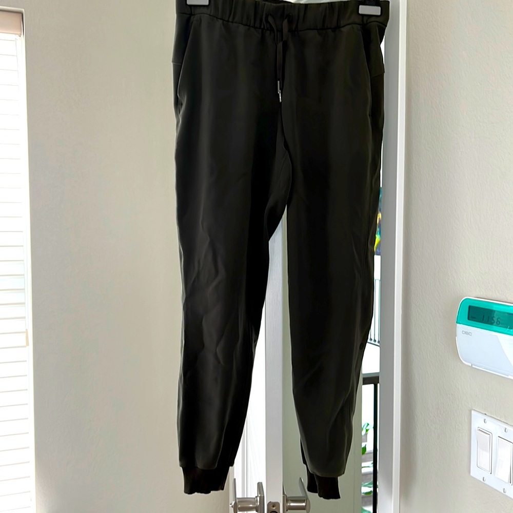 Women’s joggers